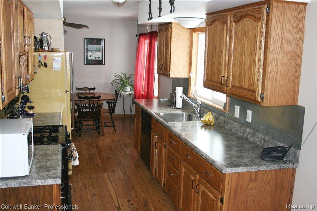 7423 Centerhill Road Brighton, MI 48116 - Photo 7 of 9 Kitchen