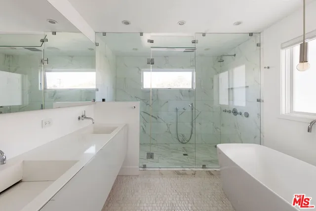 $14,995 | 4525 Melbourne Avenue, Los Angeles, CA 90027