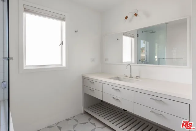 $14,995 | 4525 Melbourne Avenue, Los Angeles, CA 90027