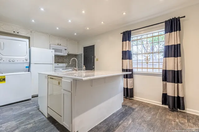 $1,100 | 6427 Wurzbach Road, Unit 24, San Antonio, TX 78240