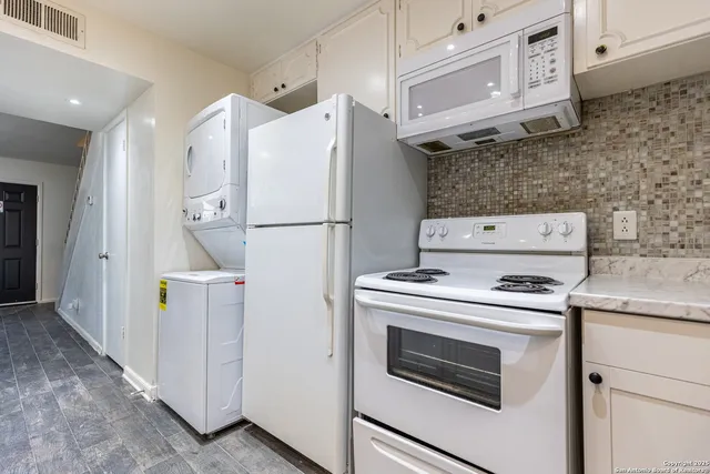 $1,100 | 6427 Wurzbach Road, Unit 24, San Antonio, TX 78240