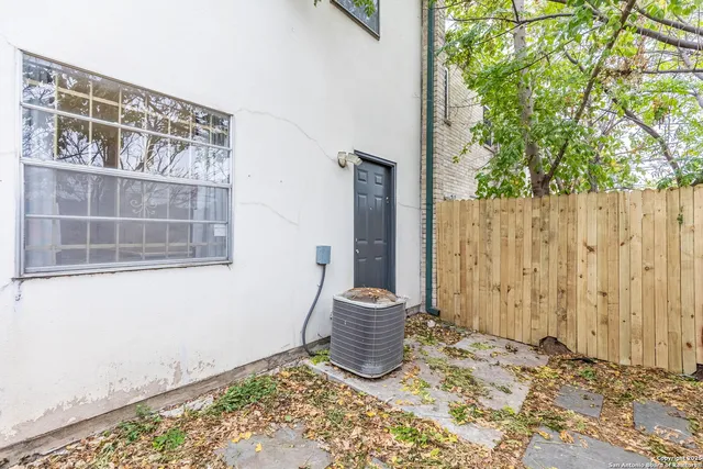$1,100 | 6427 Wurzbach Road, Unit 24, San Antonio, TX 78240