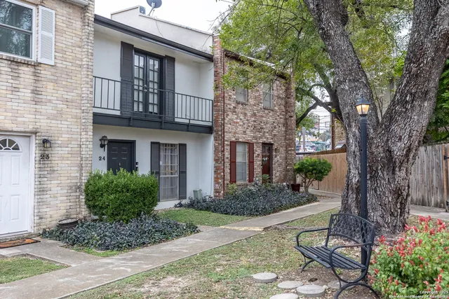 $1,100 | 6427 Wurzbach Road, Unit 24, San Antonio, TX 78240