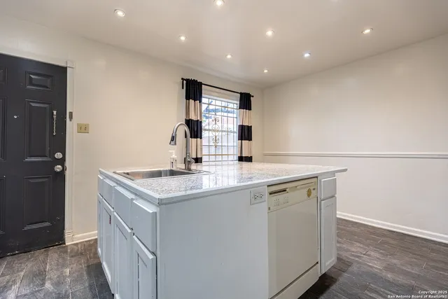 $1,100 | 6427 Wurzbach Road, Unit 24, San Antonio, TX 78240