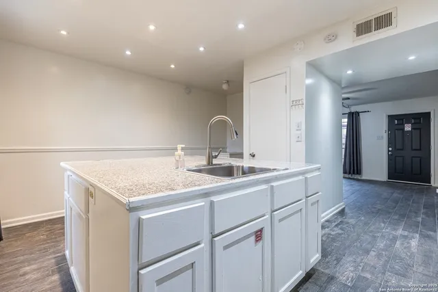$1,100 | 6427 Wurzbach Road, Unit 24, San Antonio, TX 78240