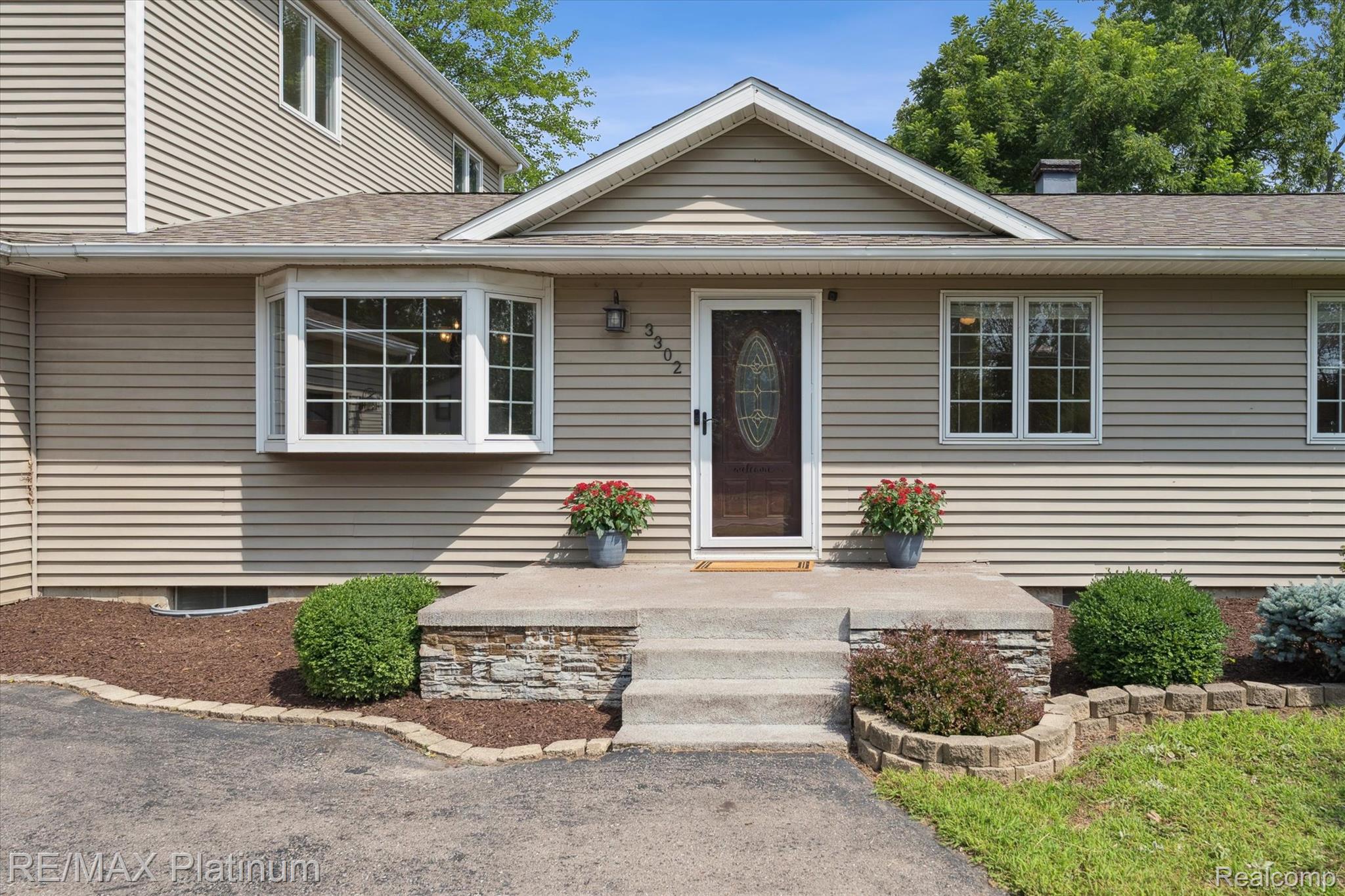 3302 Rolston Road Fenton, MI 48430 - Photo 4 of 54 06-3302-Rolston-Rd-Fenton-MI-48430-WindowStill-44.jpg