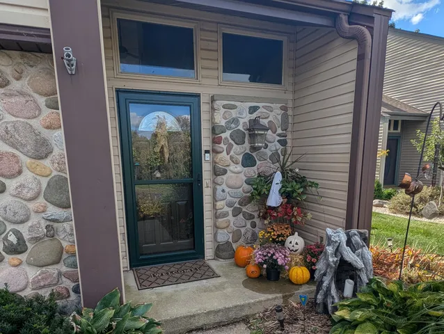 $2,000 | 607 Tamarack Drive West, West Bend, WI 53095