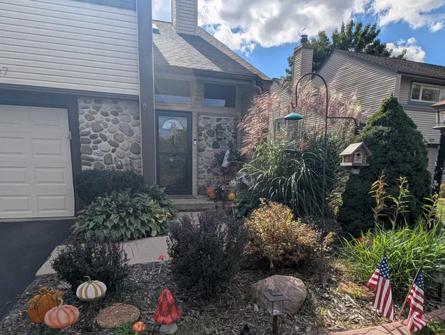 $2,000 | 607 Tamarack Drive West, West Bend, WI 53095