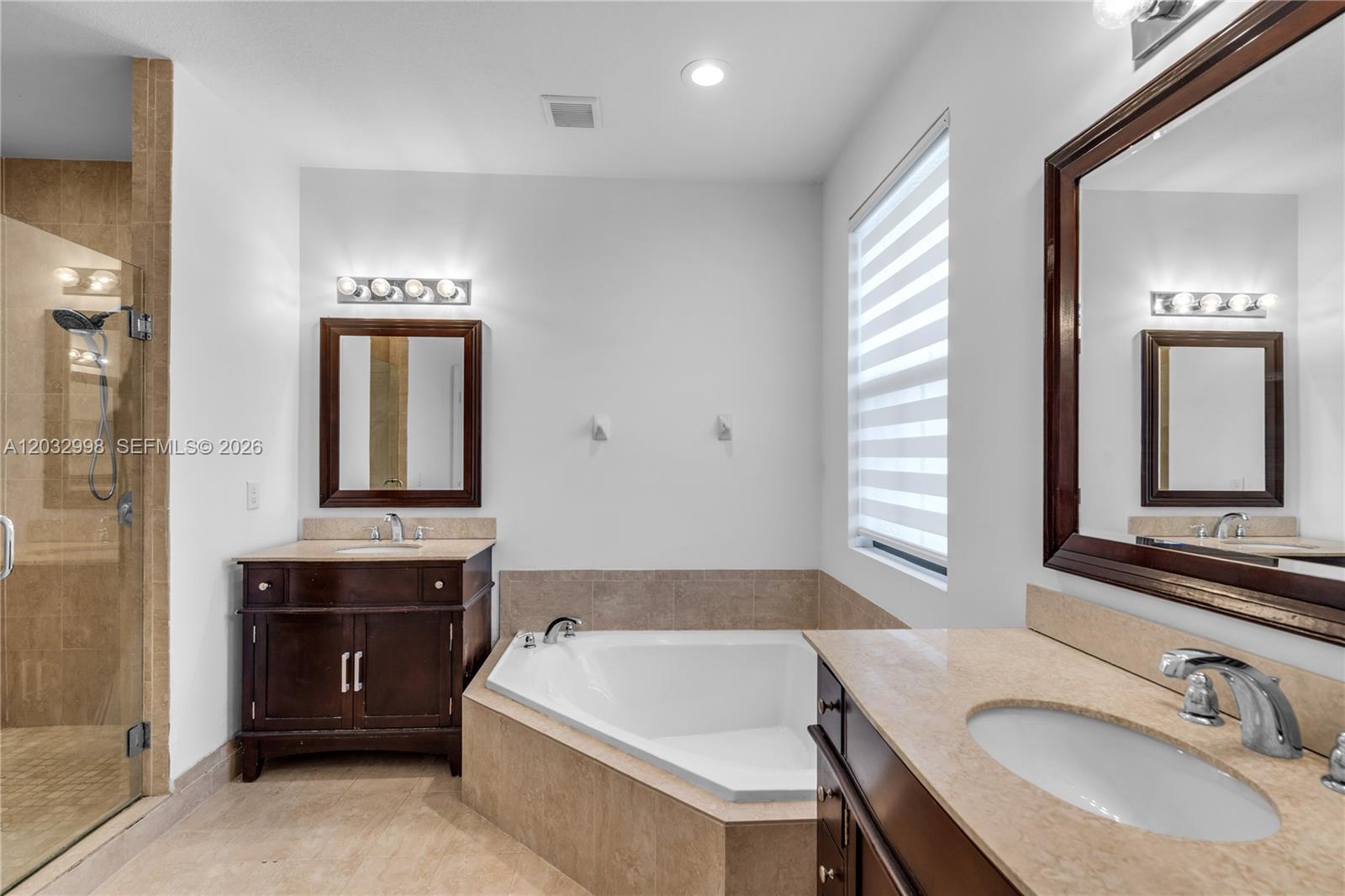9925 Northwest 10th Street Miami, FL 33172 - Photo 25 of 51 Master Bathroom