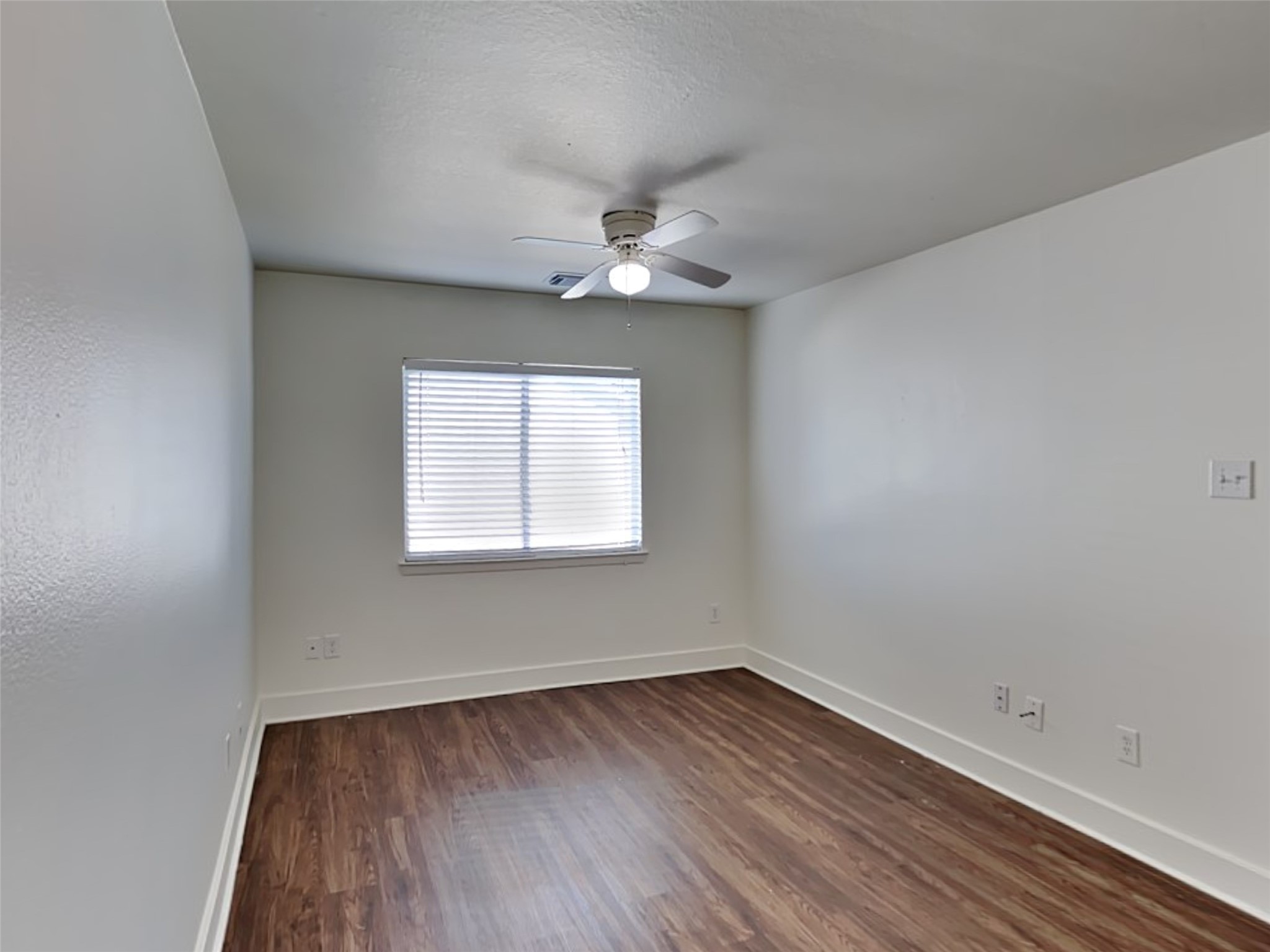 817 Lightningbug Lane Conroe, TX 77301 - Photo 9 of 20