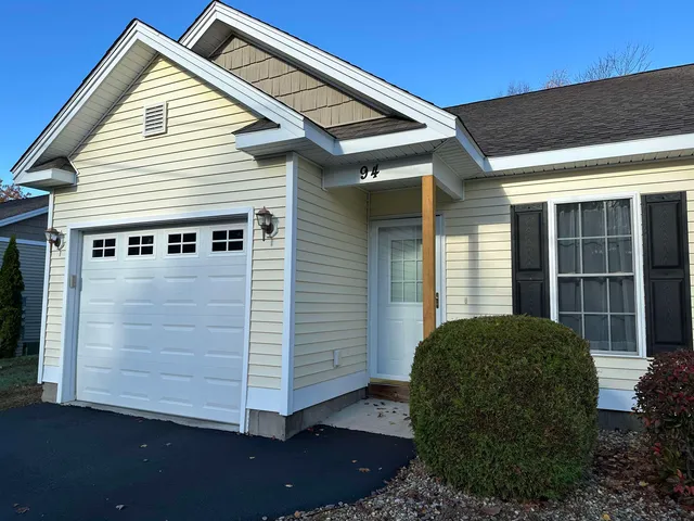 $320,000 | 28 Owens Drive, Unit 94, Swanzey, NH 03446