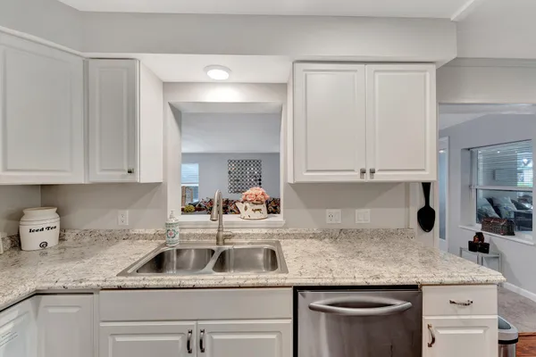 $435,000 | 1555 Shirley Place, Largo, FL 33770