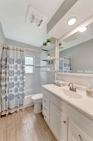 $435,000 | 1555 Shirley Place, Largo, FL 33770