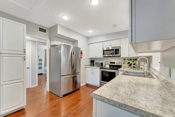 $435,000 | 1555 Shirley Place, Largo, FL 33770