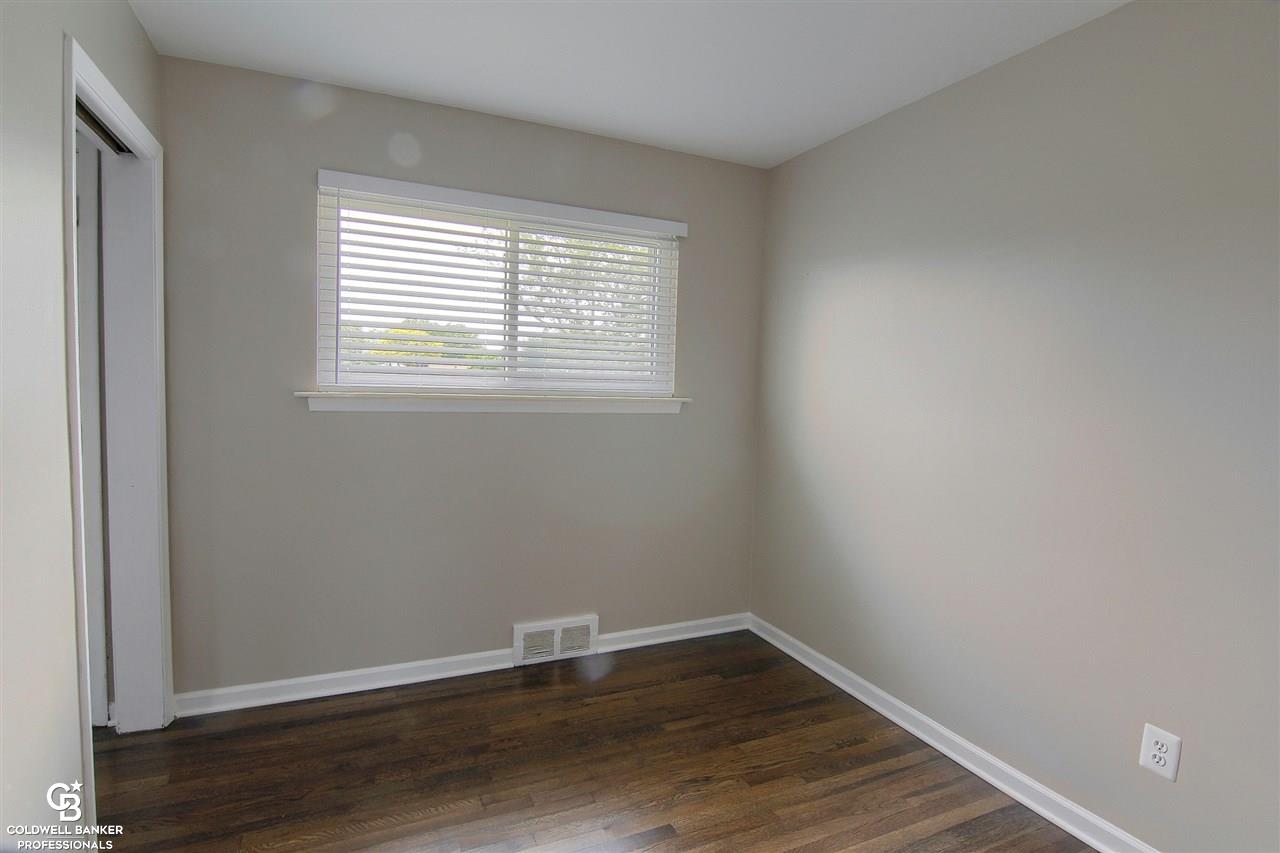 24686 Roxana Avenue Eastpointe, MI 48021 - Photo 15 of 30 31382913-14.JPG