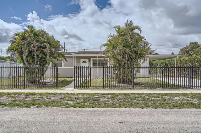 $437,000 | 2440 Northwest 208th Street, Miami Gardens, FL 33056