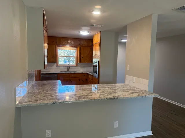 $1,500 | 176 West Sweetbriar Drive, Granite Shoals, TX 78654