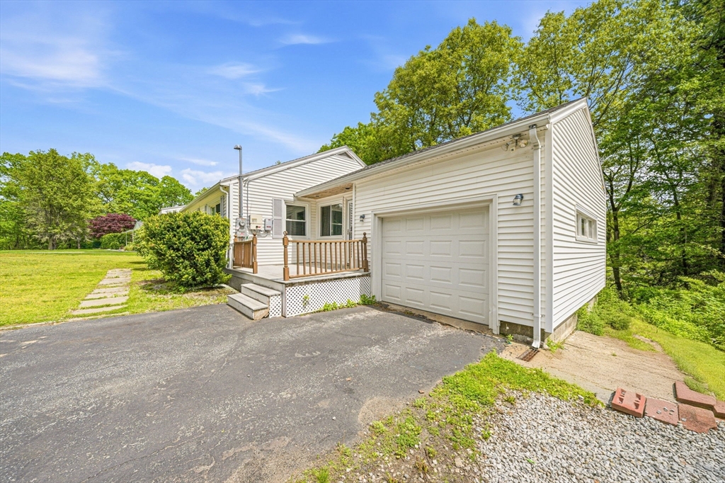 146 Acton Road Chelmsford, MA 01824 - Photo 4 of 42