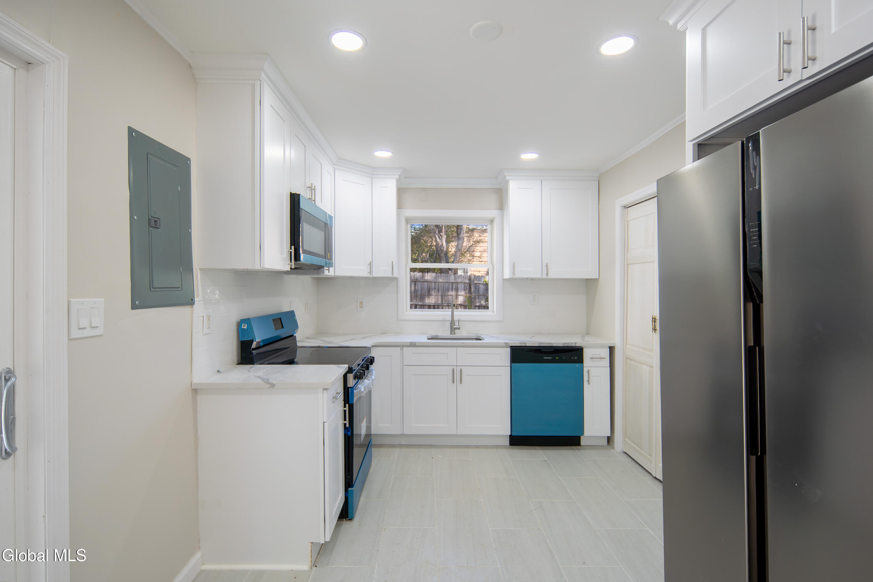 11 Luella Road Colonie, NY 12110 - Photo 2 of 38 002