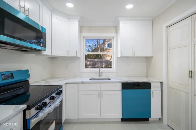 $309,000 | 11 Luella Road, Colonie, NY 12110