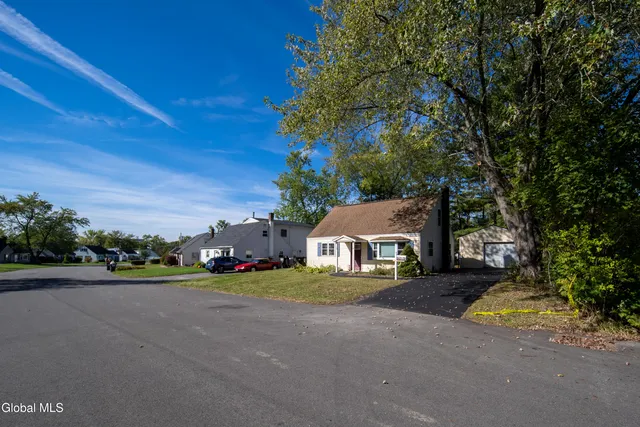 $309,000 | 11 Luella Road, Colonie, NY 12110