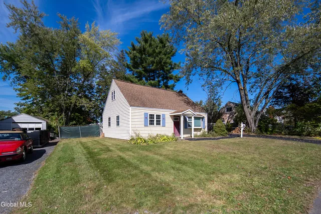 $309,000 | 11 Luella Road, Colonie, NY 12110