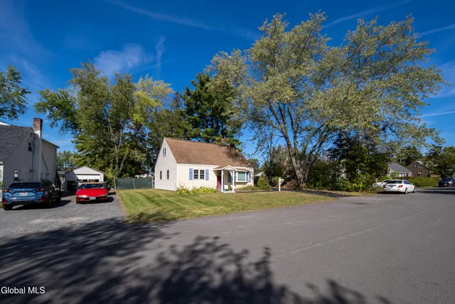 $309,000 | 11 Luella Road, Colonie, NY 12110