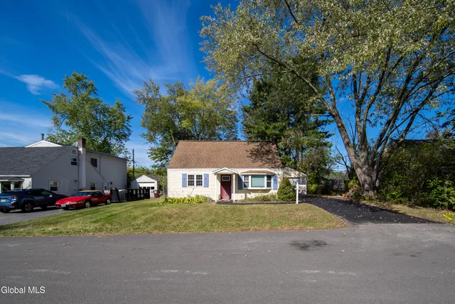 $309,000 | 11 Luella Road, Colonie, NY 12110