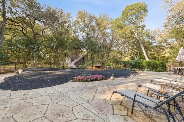 a view of yard with tree s