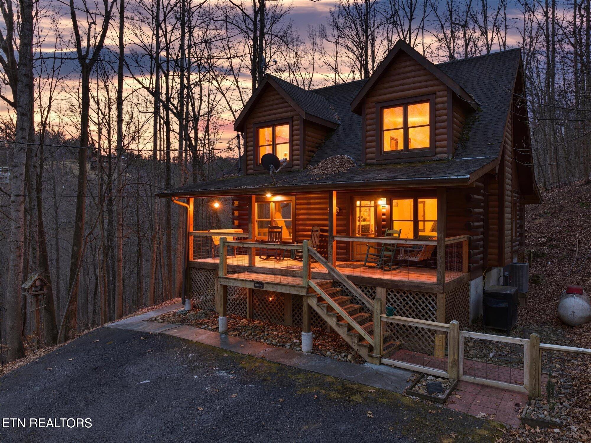 04-3303-Shagbark-Hickory-Ridge-Seviervil