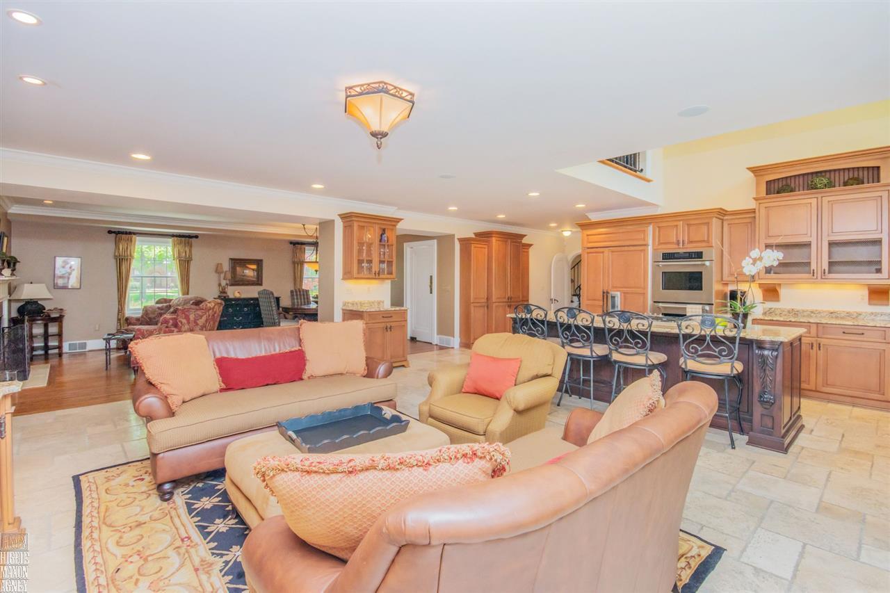 1015 Yorkshire Road Grosse Pointe, MI 48230 - Photo 12 of 40 31348089-11.JPG