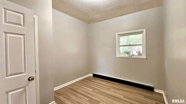 $1,000 | 202 South Liberty Street, Marion, IL 62959