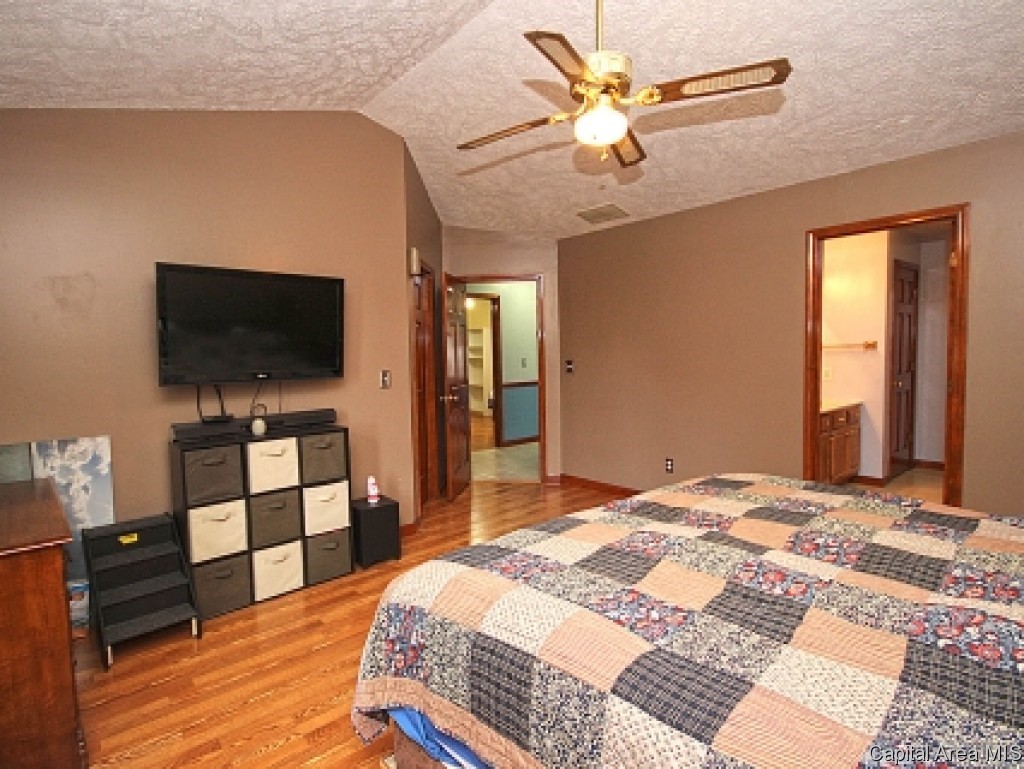 14548 Frontier Drive Athens, IL 62613 - Photo 8 of 25 Gallery Image 8