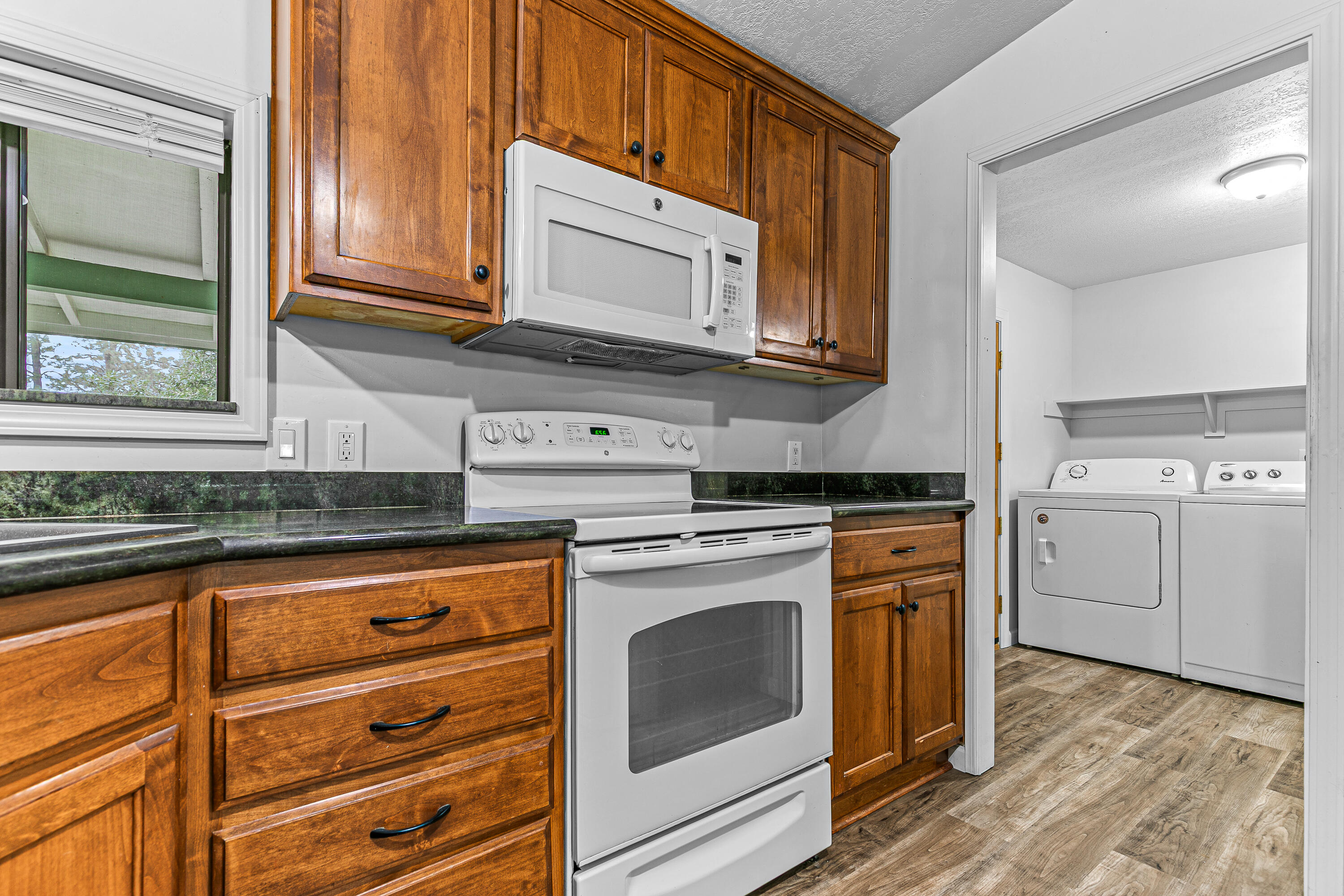 420 Crystal Springs Road Grants Pass, OR 97527 - Photo 14 of 40 Kitchen three