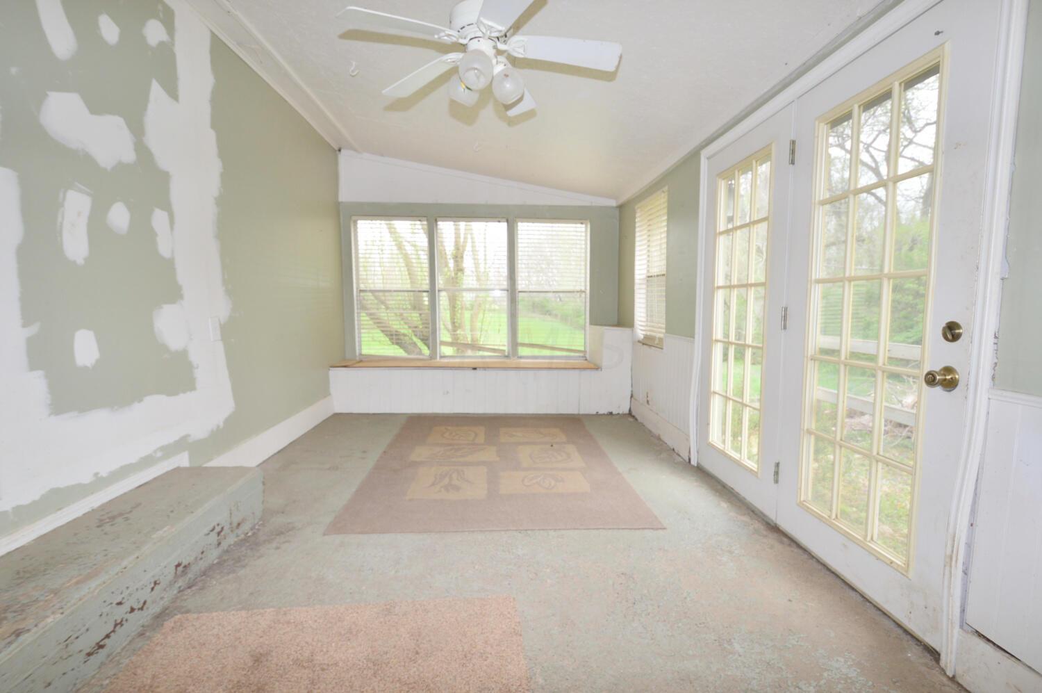 319 North Burnett Road Springfield, OH 45503 - Photo 19 of 37 sunroom 2