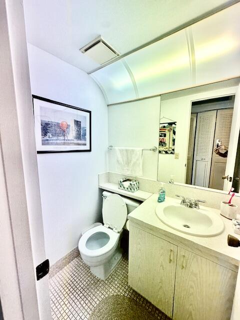 4091 Cornwall East, Unit 4091 Boca Raton, FL 33434 - Photo 8 of 27 a bathroom with a sink toilet and a mirror