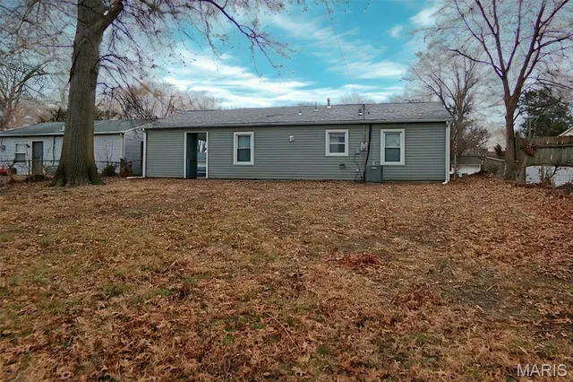 $98,500 | 860 St Bartholomew Drive, Cahokia, IL 62206