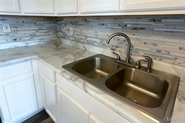 $89,900 | 860 St Bartholomew Drive, Cahokia, IL 62206