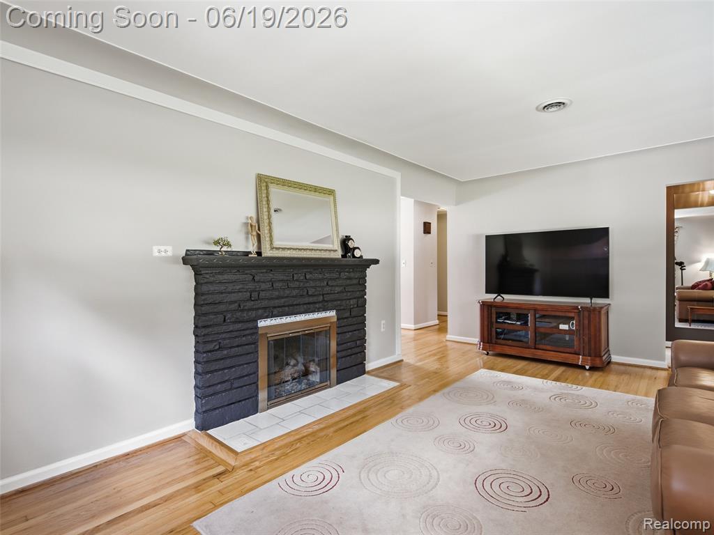 24 Nevada Avenue Rochester Hills, MI 48309 - Photo 13 of 34