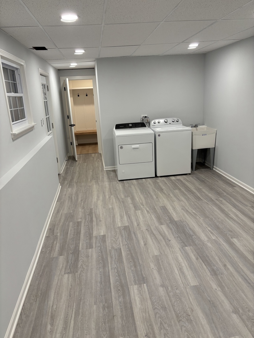 2S245 Mayfield Lane Glen Ellyn, IL 60137 - Photo 26 of 26 a view of a livingroom with washer and dryer