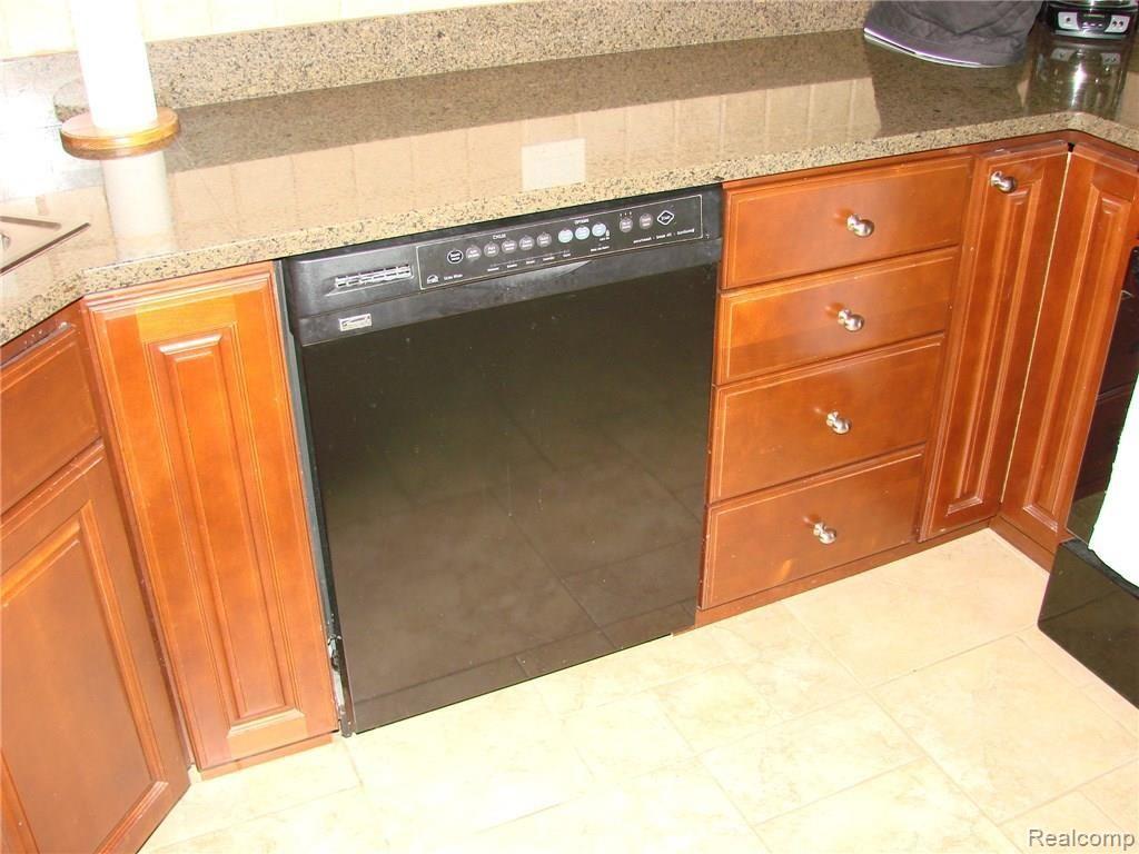 1255 Candlestick Lane Rochester, MI 48306 - Photo 20 of 36 DSC04366.JPG