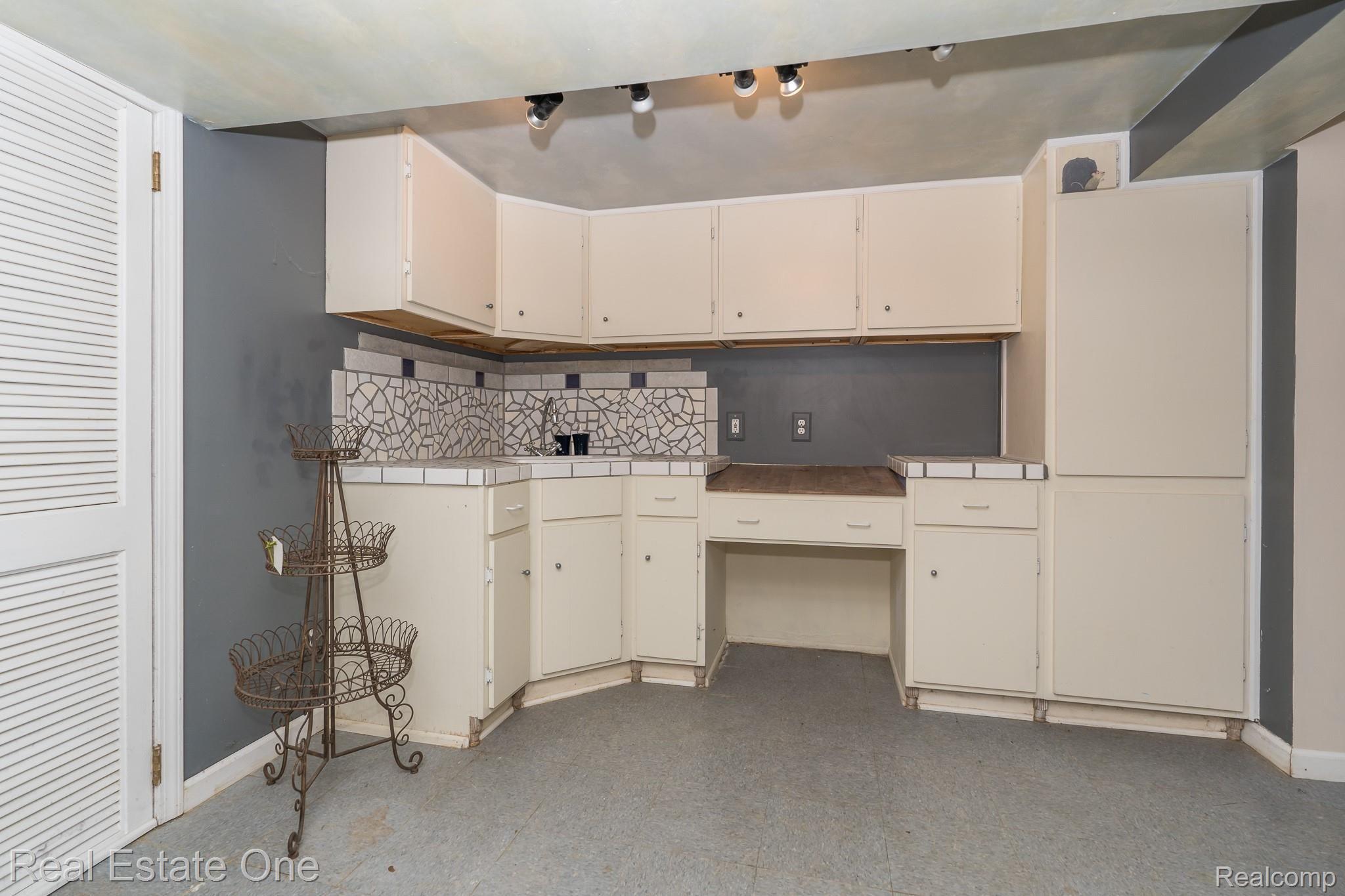 3622 Orion Road Oakland, MI 48363 - Photo 7 of 11 3622 Orion MLS-W010.jpg