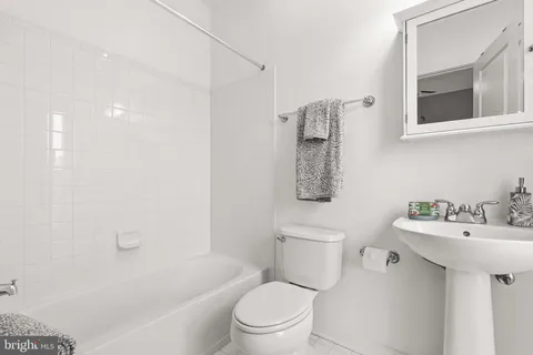 $1,175,000 | 335 L Street Southeast, Washington, DC 20003