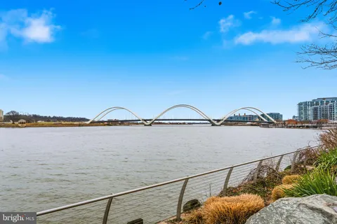 $1,175,000 | 335 L Street Southeast, Washington, DC 20003