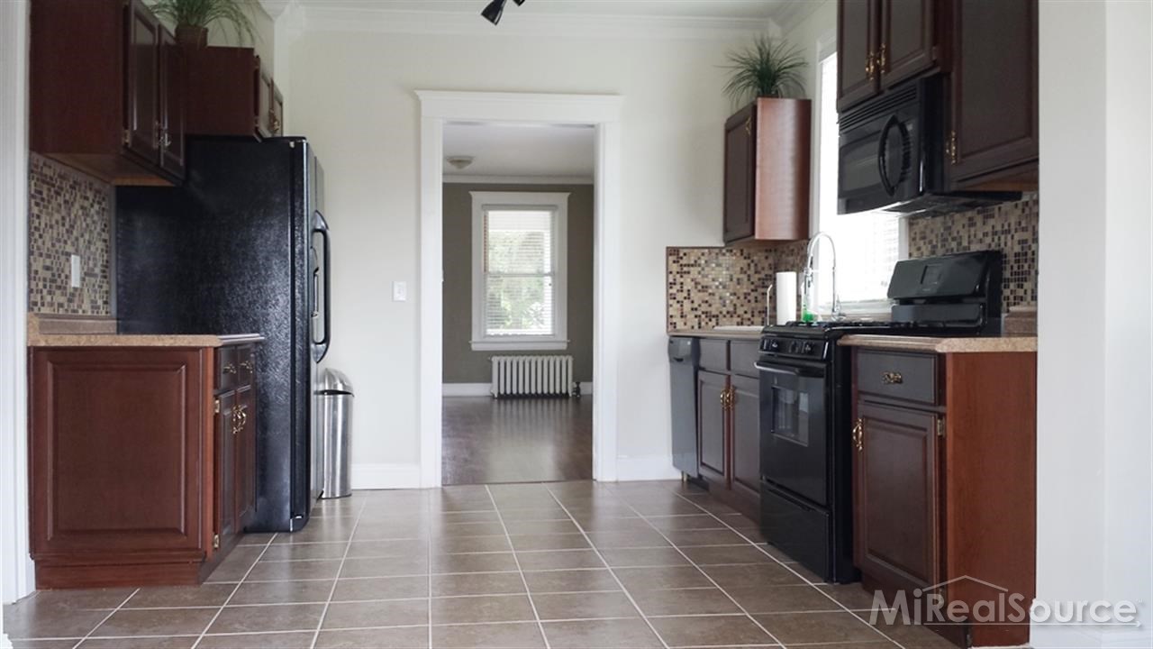 22453 Virginia Eastpointe, MI 48021 - Photo 7 of 19 31163818-6.JPG