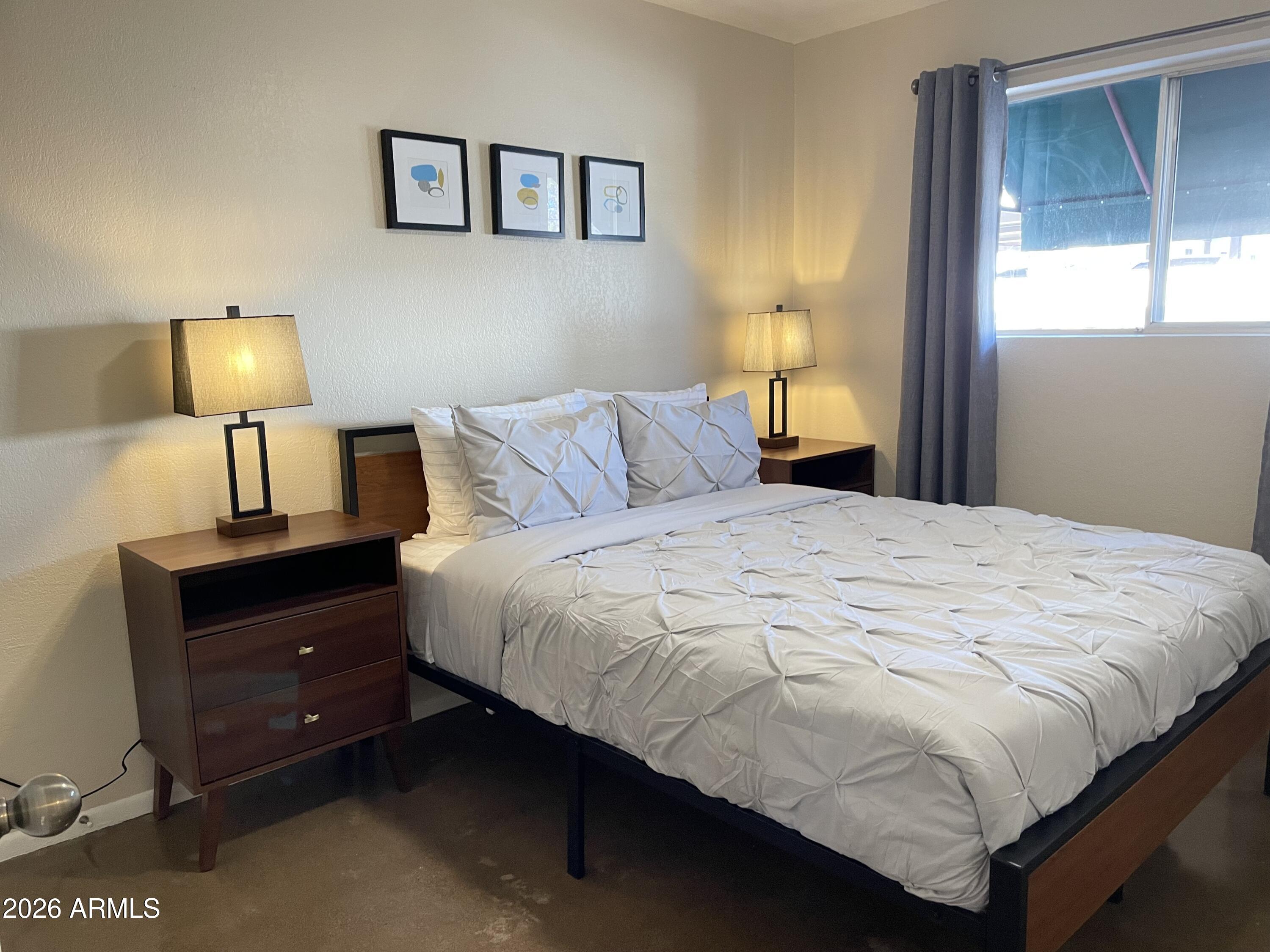 6819 North 12th Street, Unit 9 Phoenix, AZ 85014 - Photo 14 of 21 a bedroom with a bed and a lamp