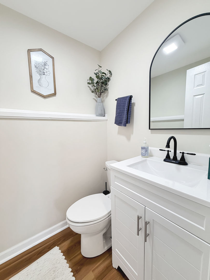 104 McClellan Street Bartlett, IL 60103 - Photo 16 of 21 a bathroom with a toilet sink and mirror