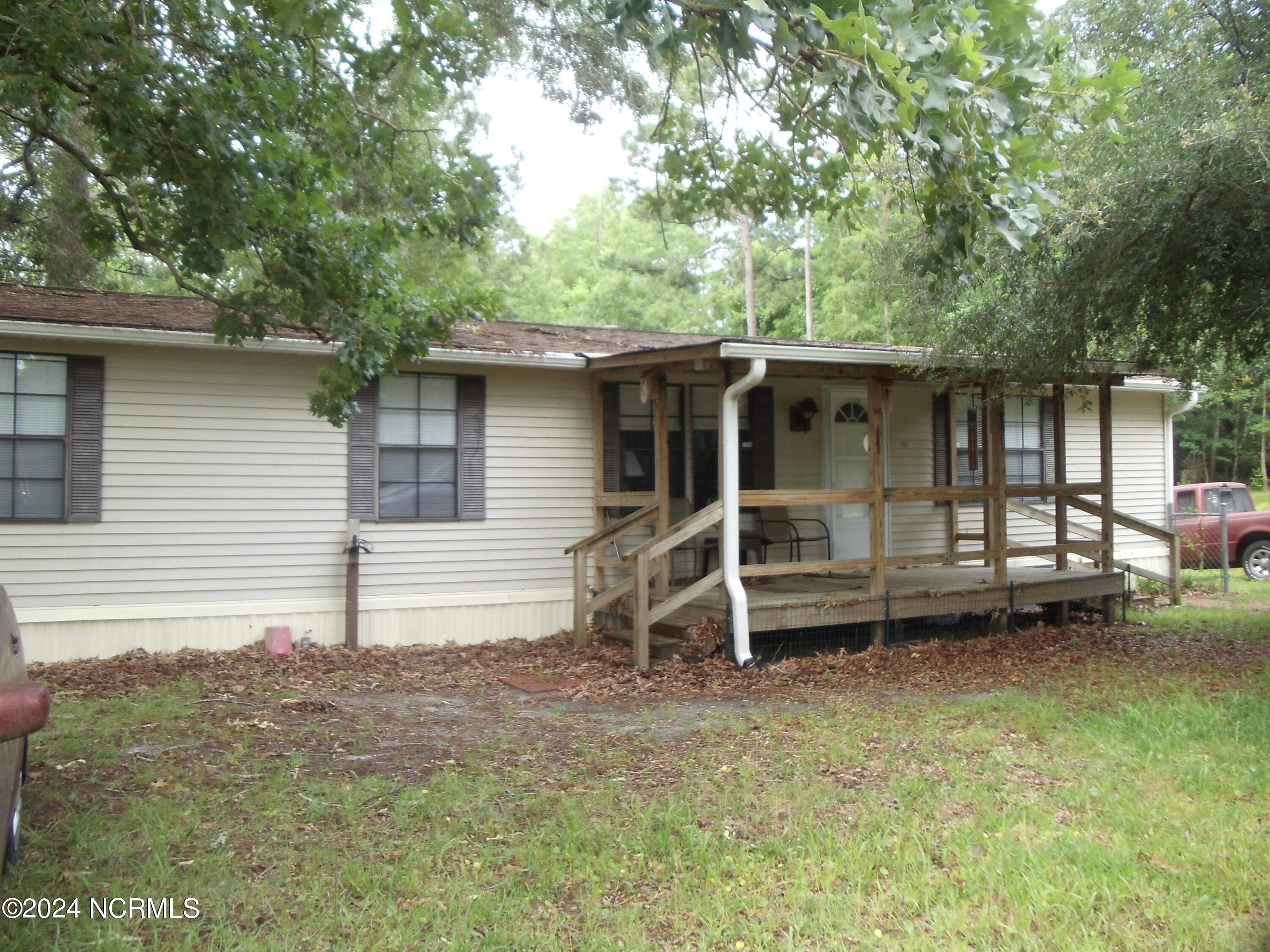 404 Queens Haven Road Hubert, NC 28539 - Photo 3 of 11 Front