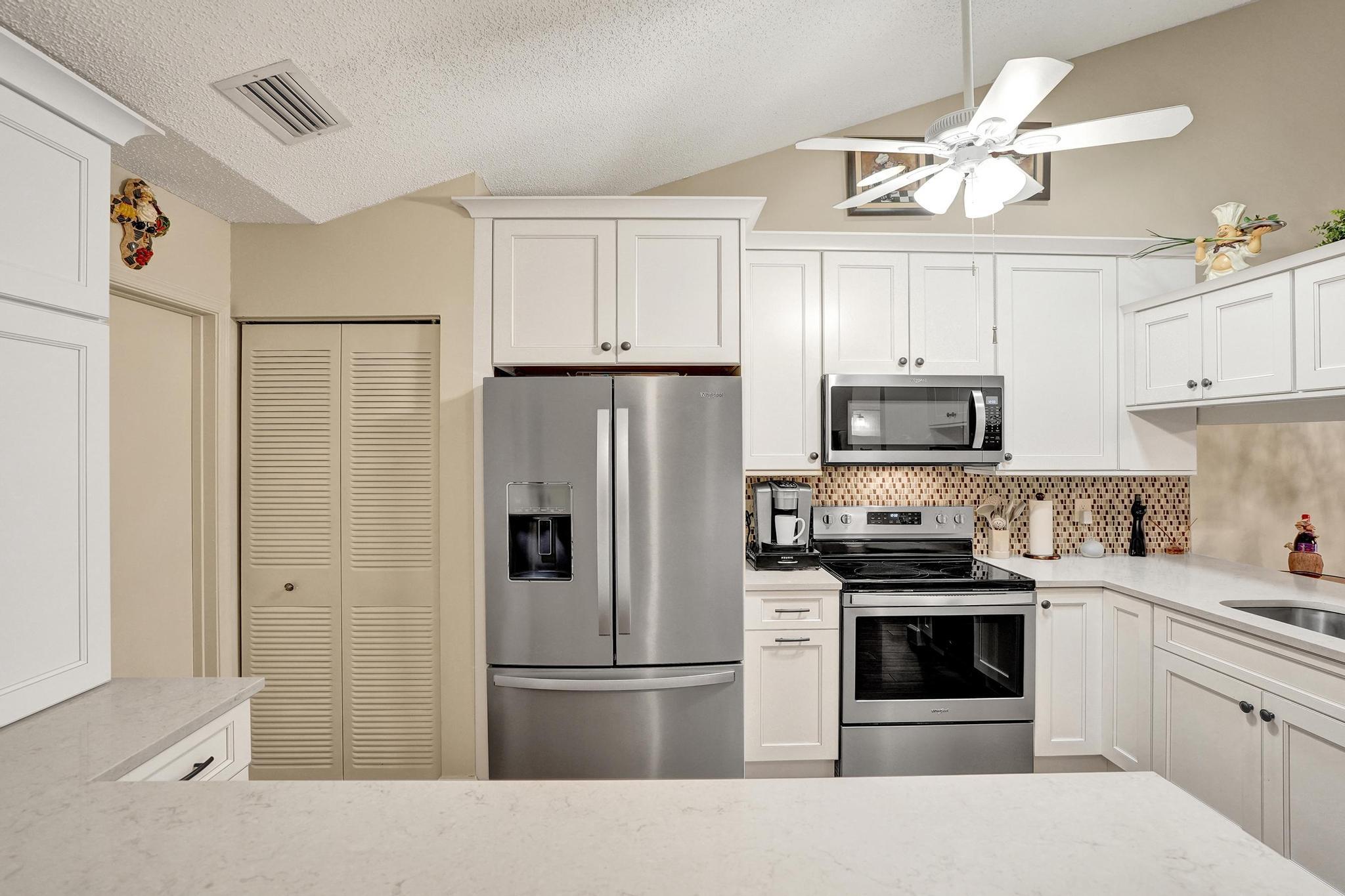 410 Buttonwood Place Boca Raton, FL 33431 - Photo 11 of 46 1000021723