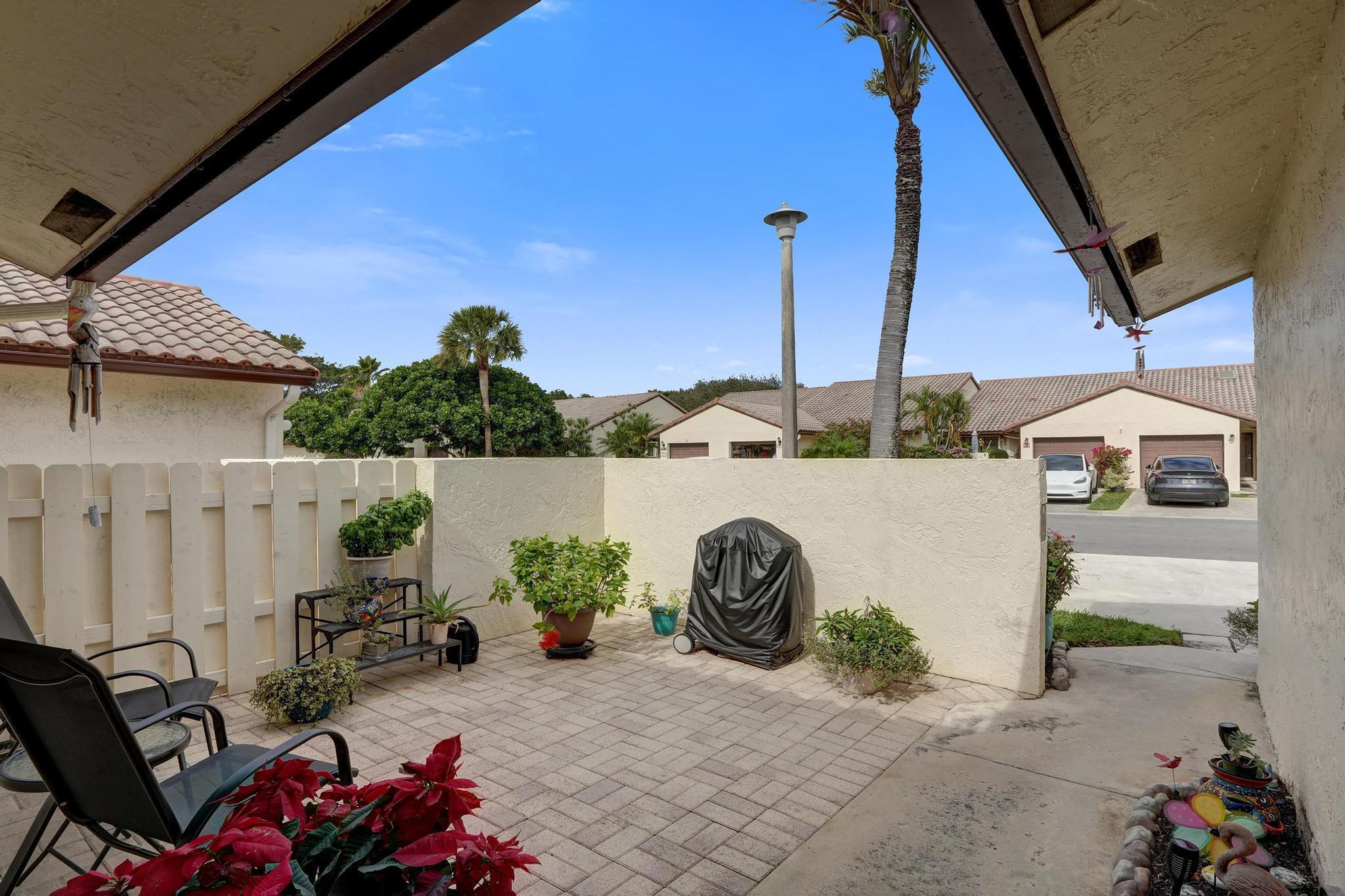 410 Buttonwood Place Boca Raton, FL 33431 - Photo 4 of 46 1000021721